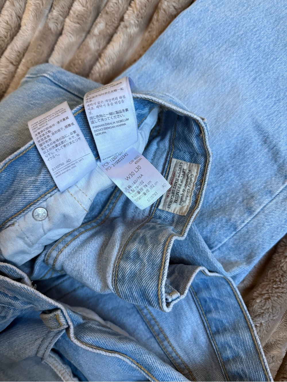Levi's 501 Light Blue Straight Jeans - Picture 5 of 5